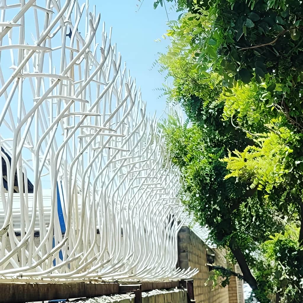 نصب حفاظ بوته ای پرتراکم روی دیوار سنگی