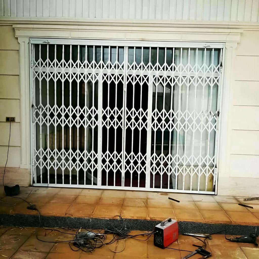 خدمات تعمیر درب آکاردئونی شیک قفل دار