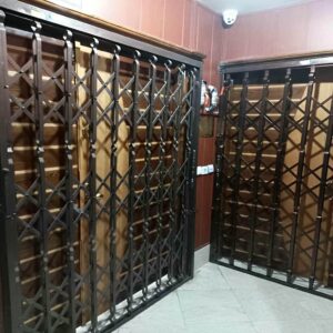 13 طرح درب آکاردئونی مشکی طلایی