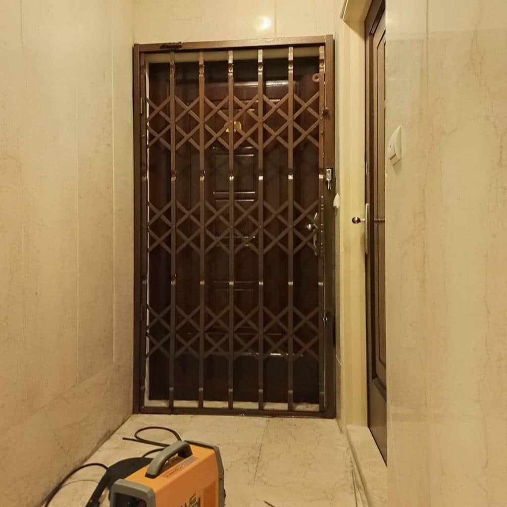 خرید درب آکاردئونی شیک قفل دار برای آپارتمان