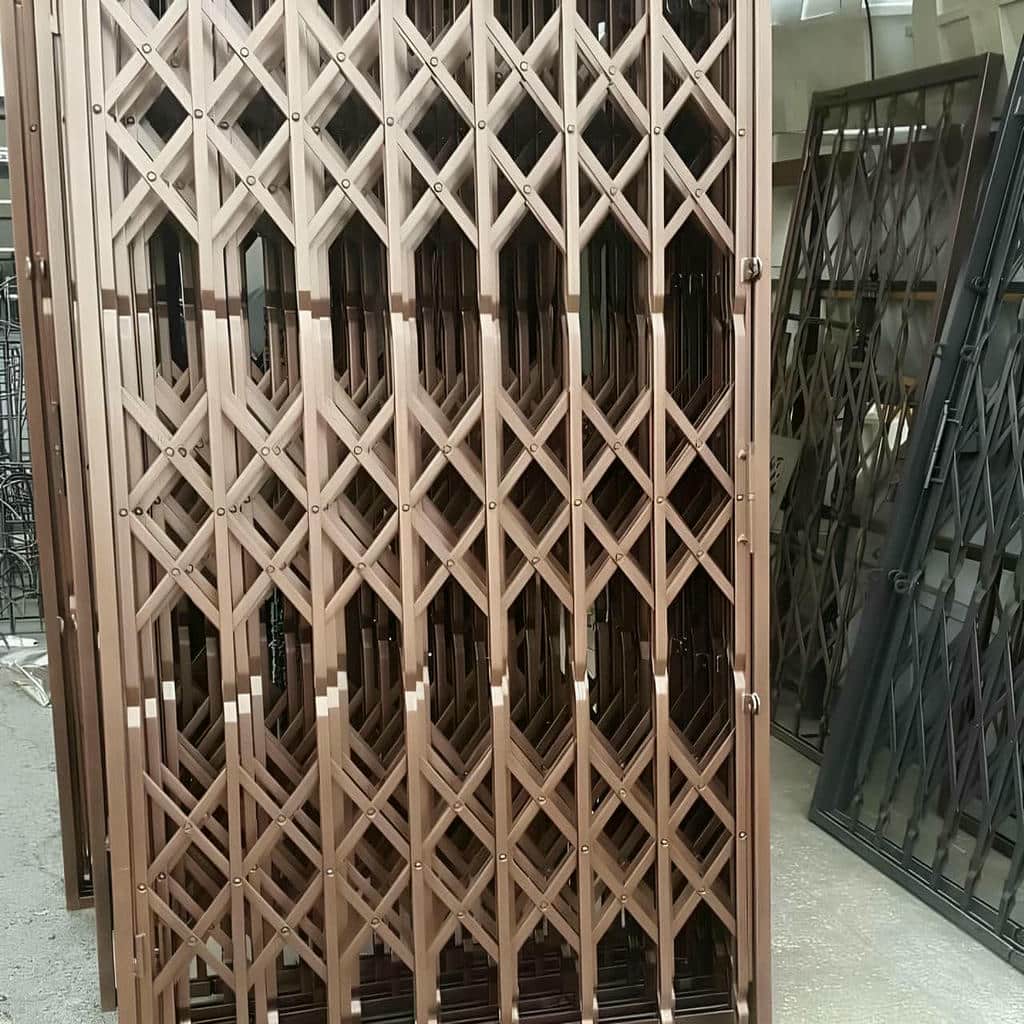 اجرای درب آکاردئونی شیک قفل دار با ریل تراز
