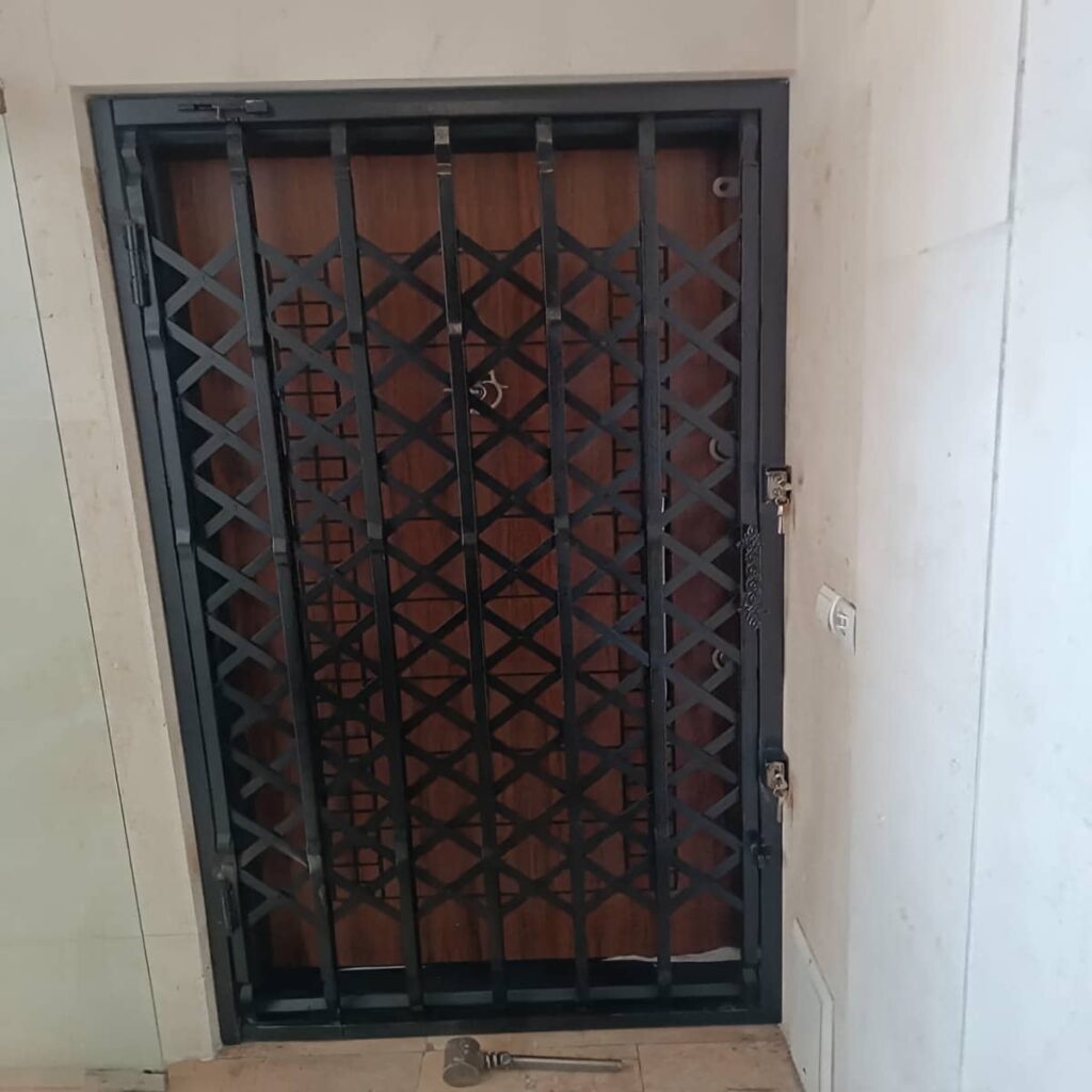 سفارش درب آکاردئونی سلطنتی گل دار با رنگ سفارشی