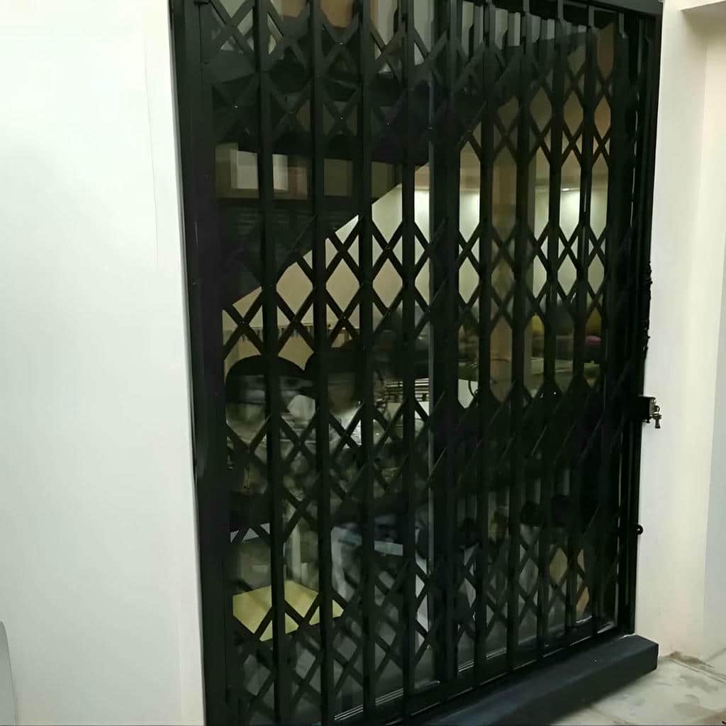 حفاظ درب ضد سرقت فلزی ثابت لبه‌دار