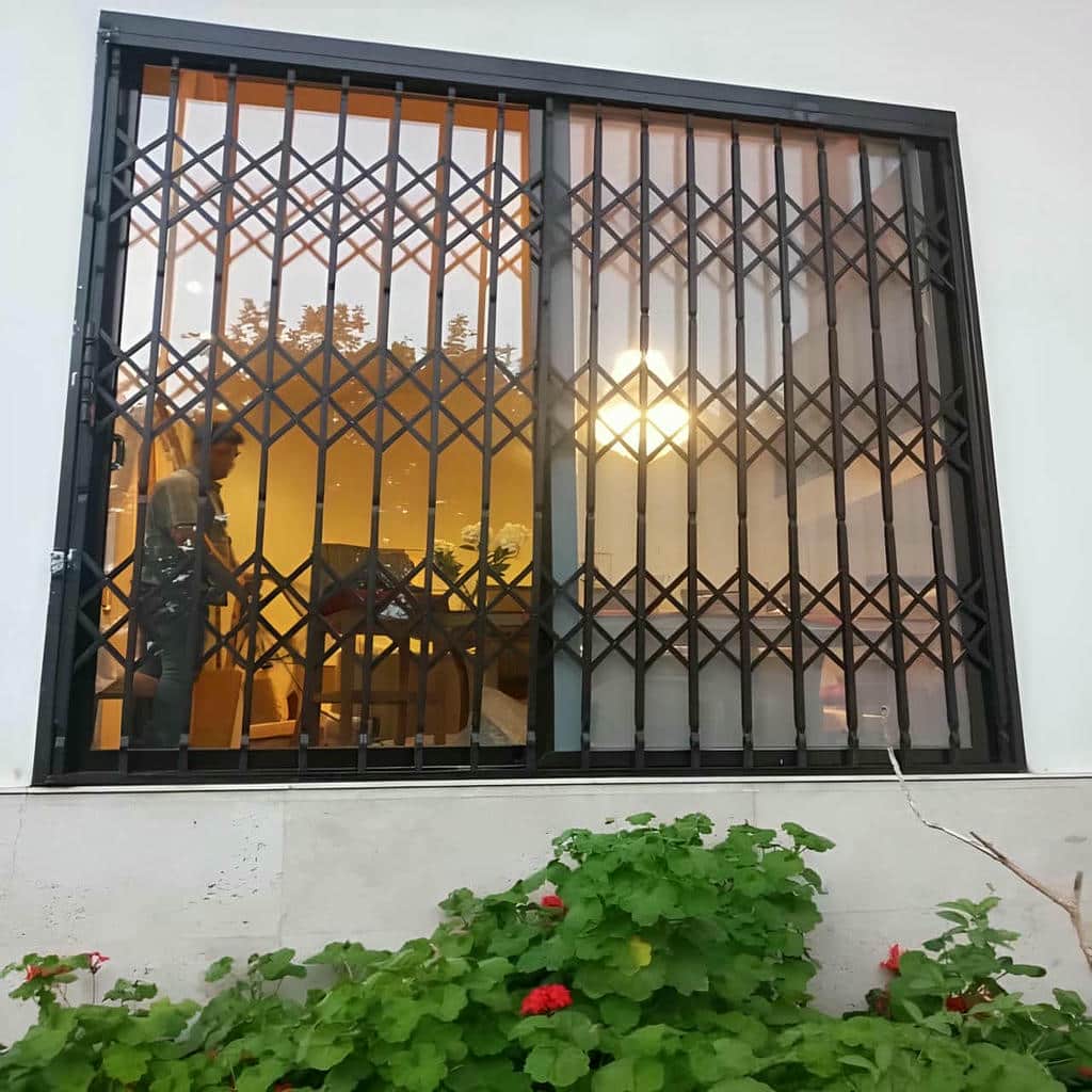 اجرای درب آکاردئونی سلطنتی گل دار با ریل تراز