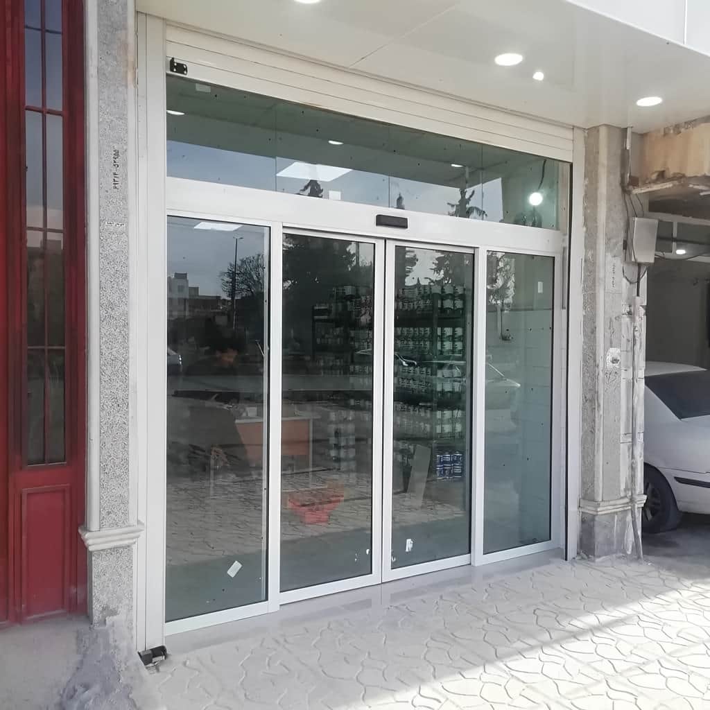 درب شیشه ای تلسکوپی مناسب ورودی هتل