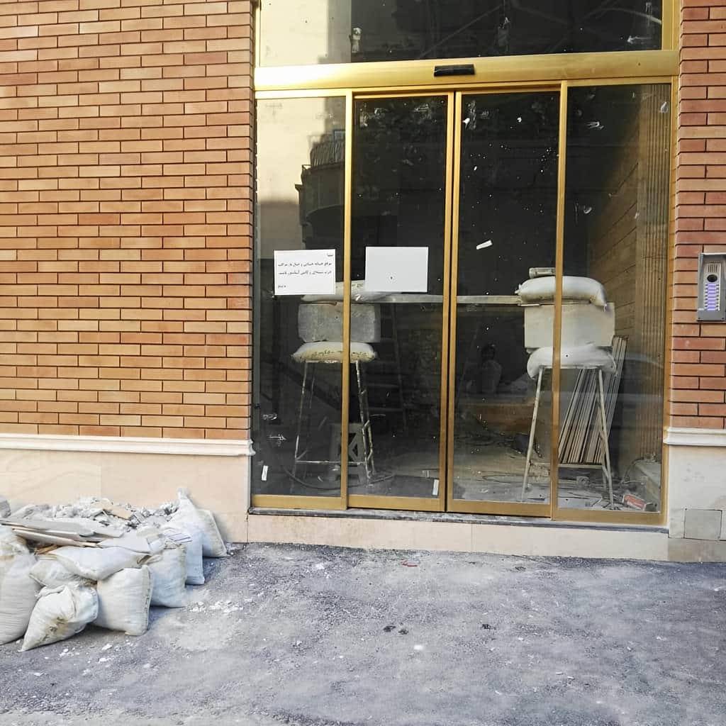 نصب درب شیشه ای اتوماتیک برای ورودی لابی