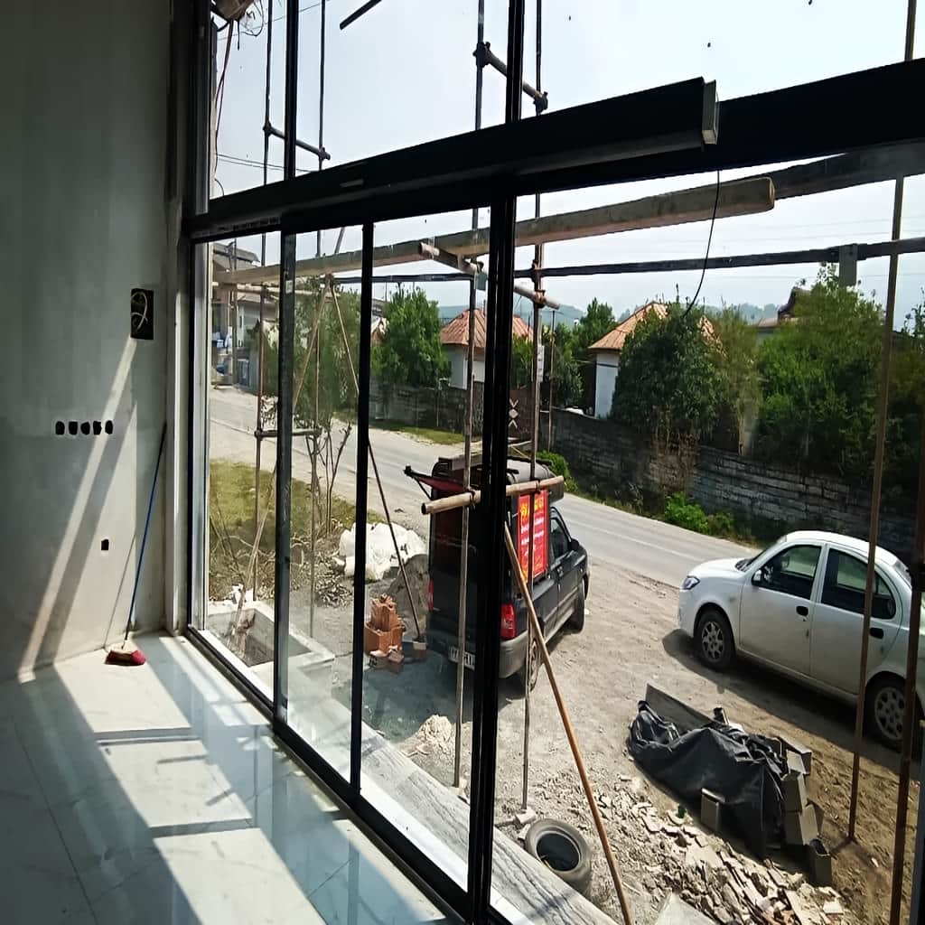 درب اتوماتیک شیشه ای کشویی دولَت برای فروشگاه شلوغ