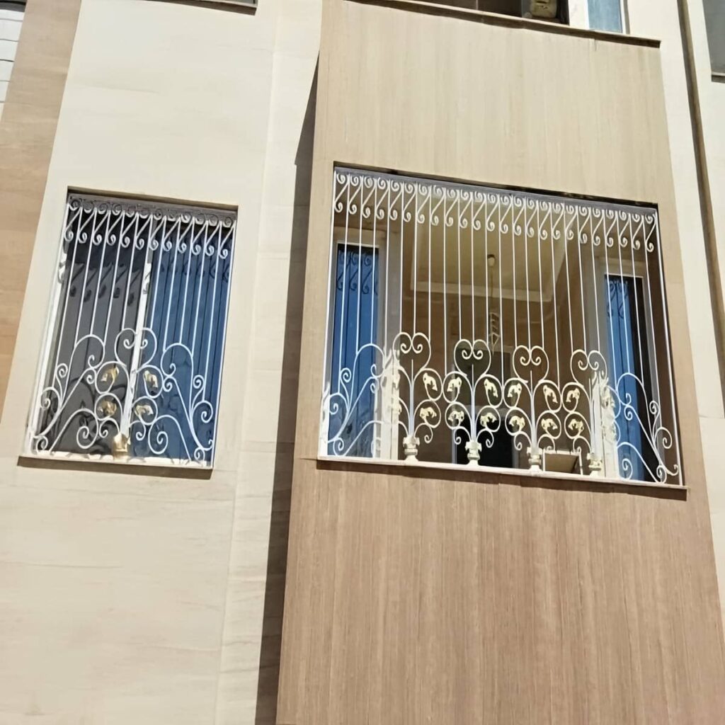 فروش نرده پنجره فلزی شاسی دار فرفورژه