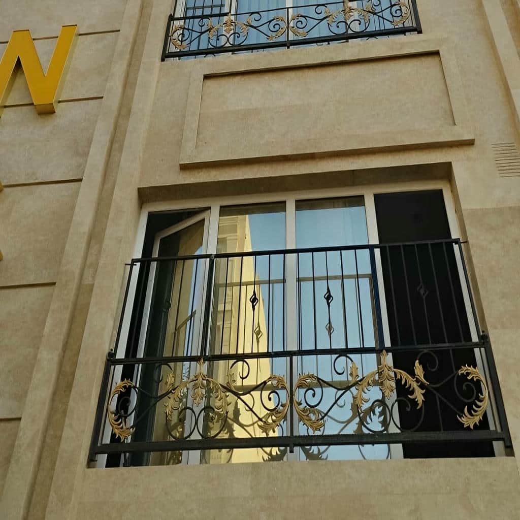 نرده پنجره فلزی شاسی دار طرح چهارخانه