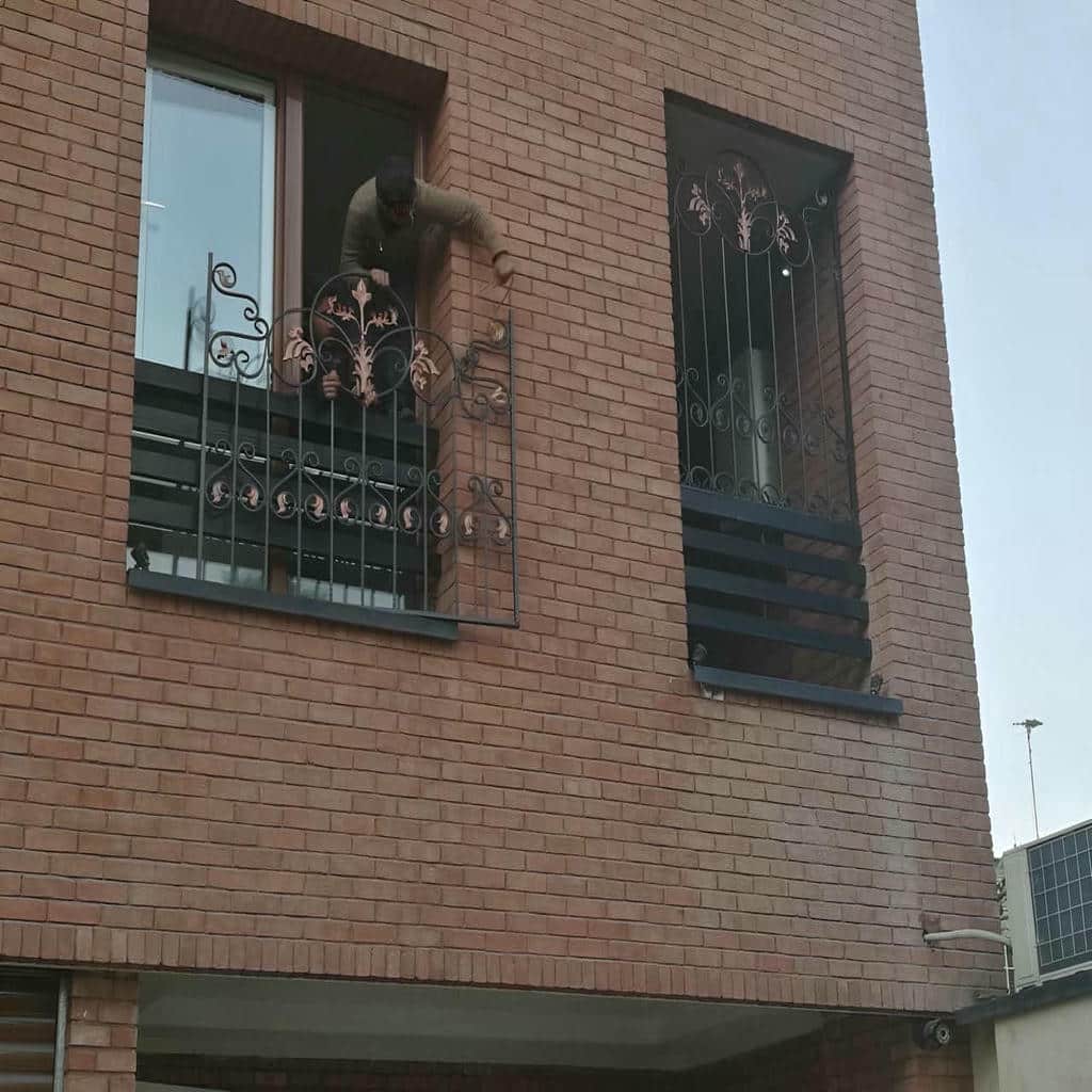 نرده پنجره فلزی شاسی دار مدل هندسی