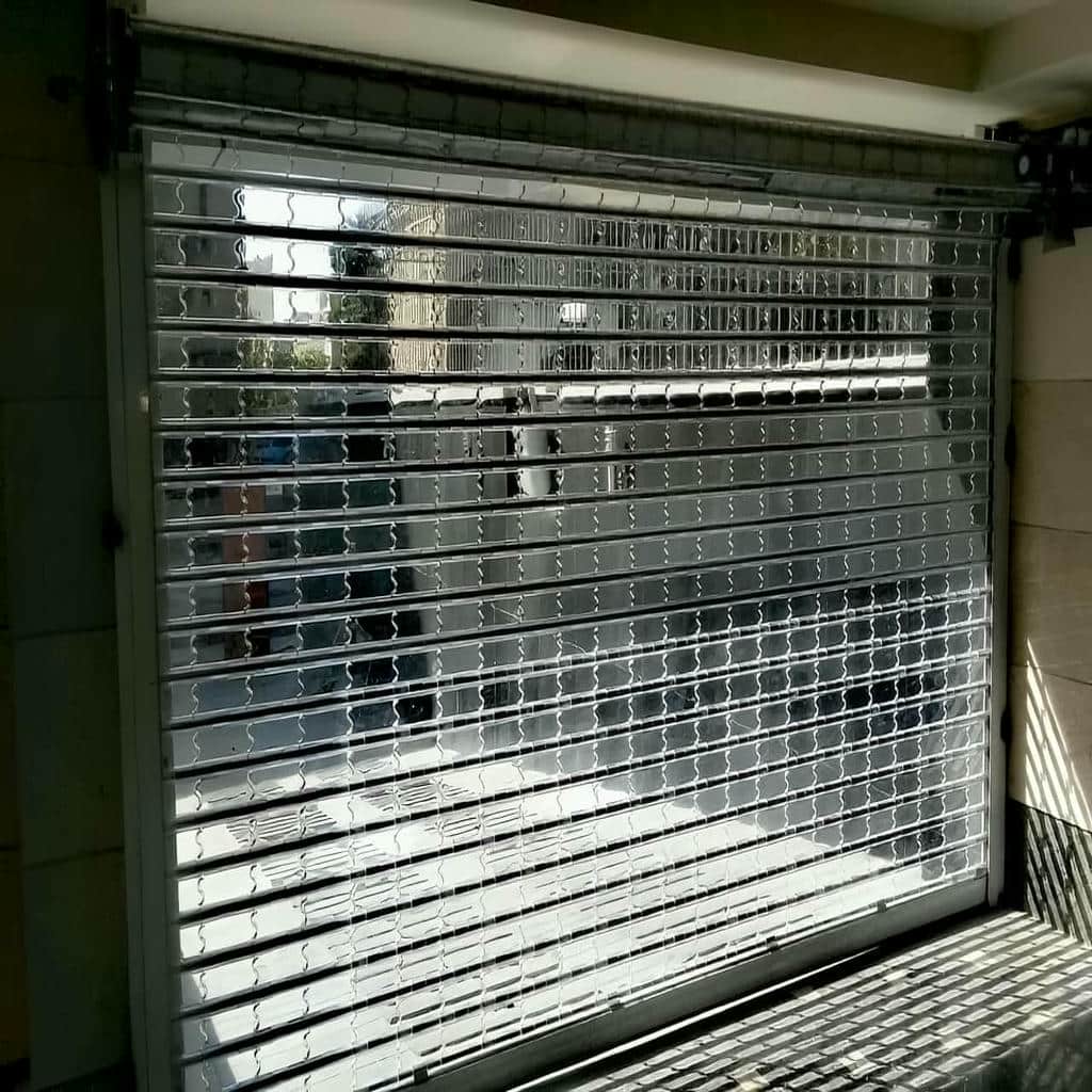 اجرای کرکره رنگی فروشگاه هماهنگ با لوگو