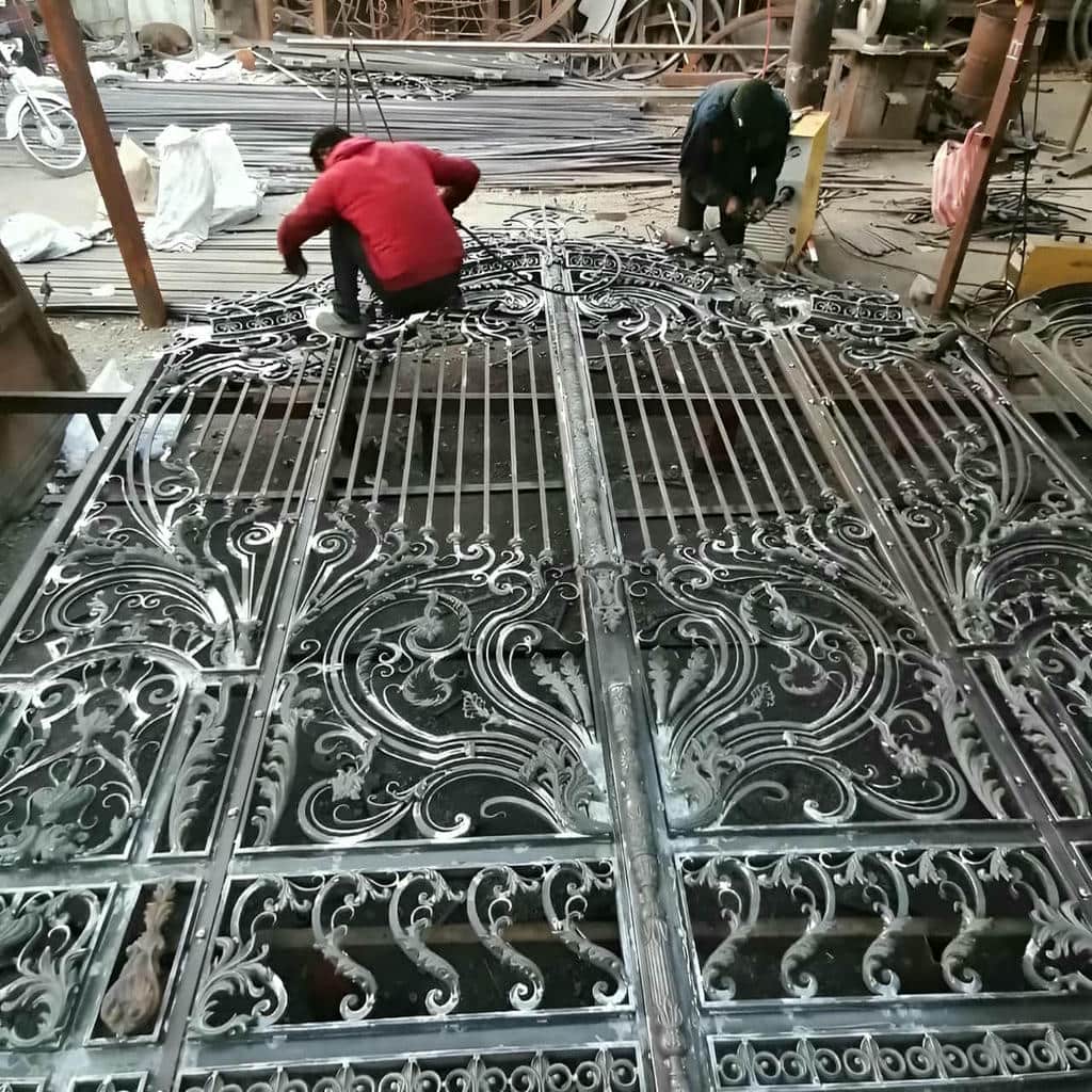 خدمات تعمیر درب حیاط پروفیلی کلاف دار