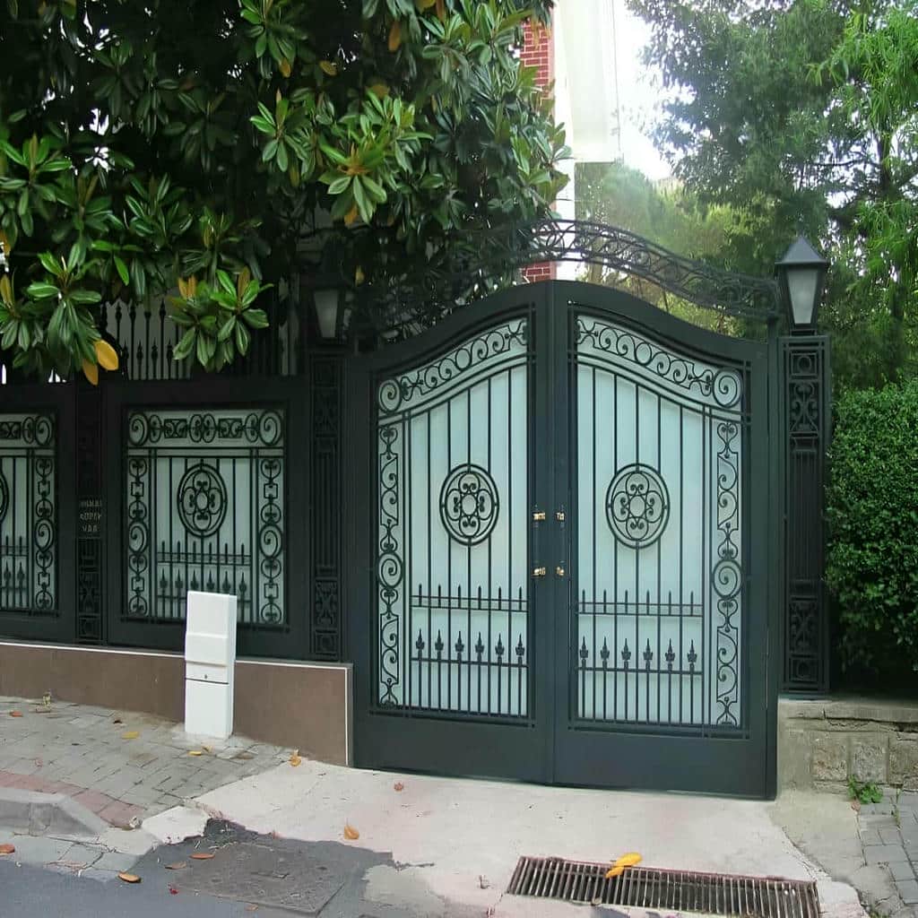 درب حیاط قاب فلزی با پنل برش لیزری