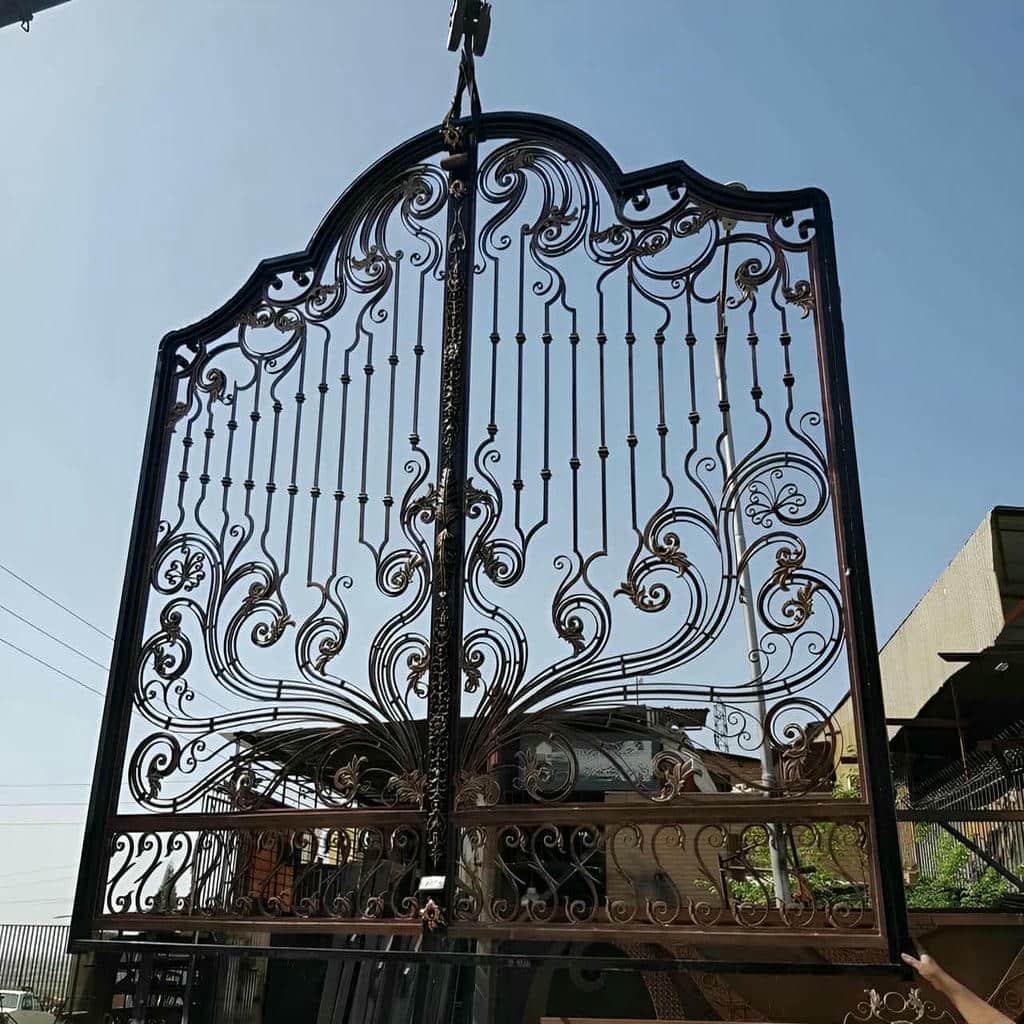 ساخت درب حیاط ورق پانچ دولنگه پارکینگ