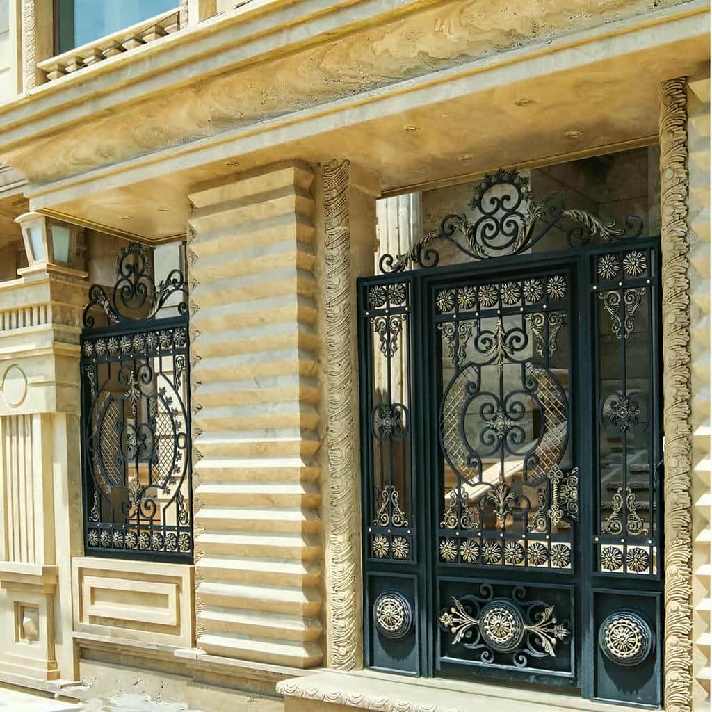 نصب درب ماشین رو عریض روی ورودی ویلا