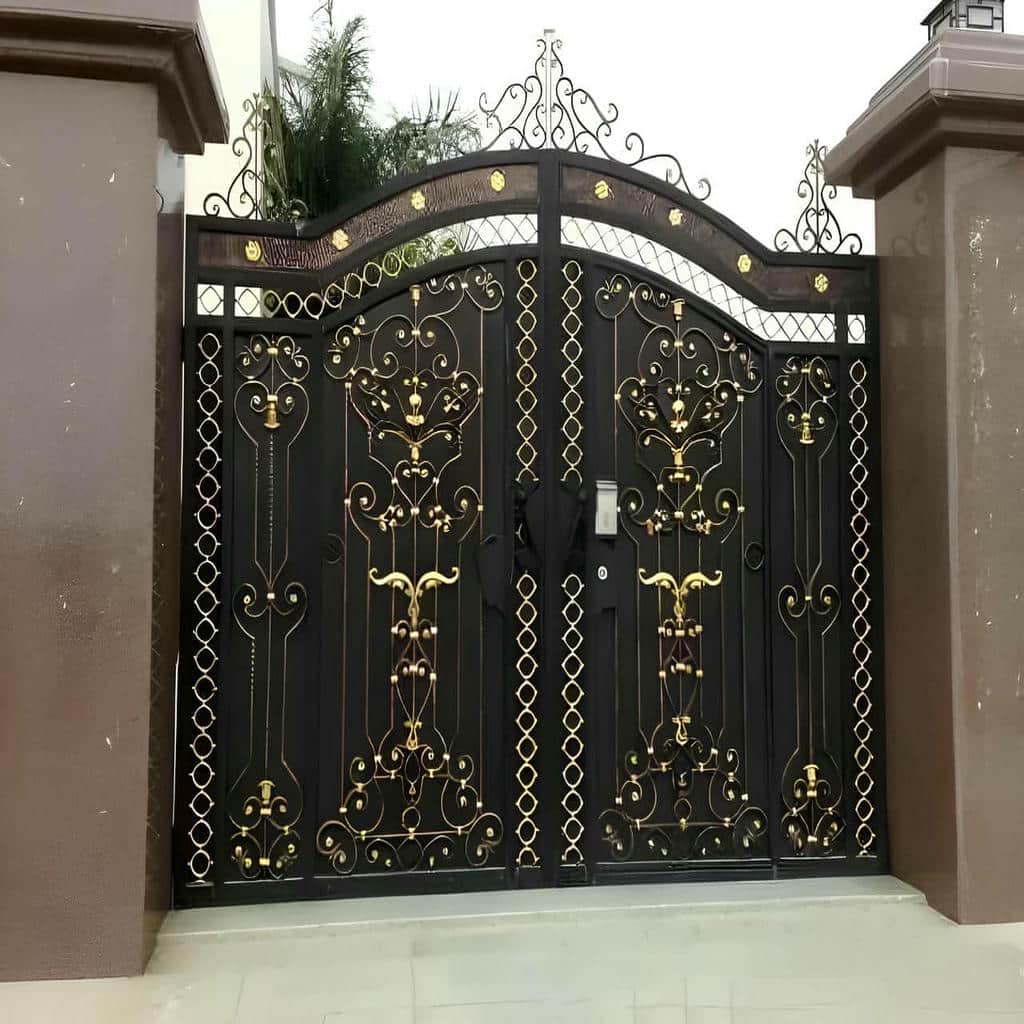 خدمات تعمیر درب حیاط ویلایی قوسی و رگلاژ لولا