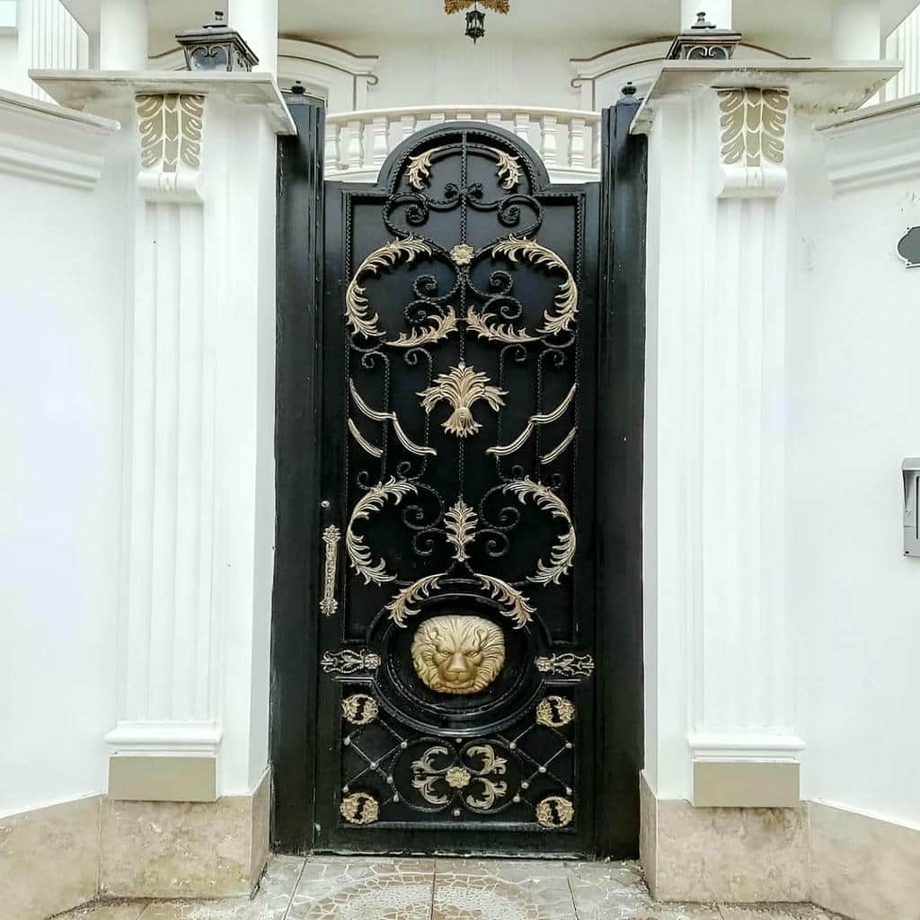 7 مدل درب حیاط مشبک نورگیر