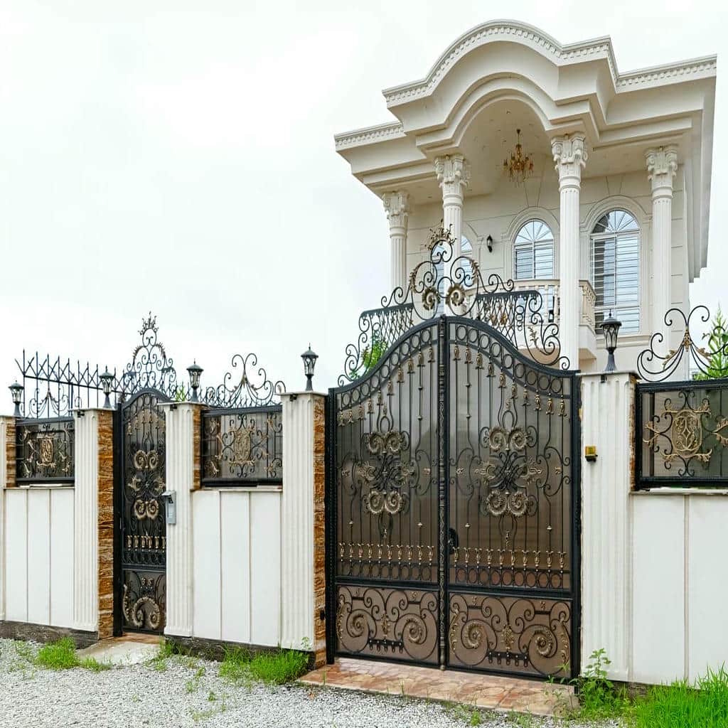 مدل کلاسیک درب پارکینگ فلزی دو لنگه فرفورژه
