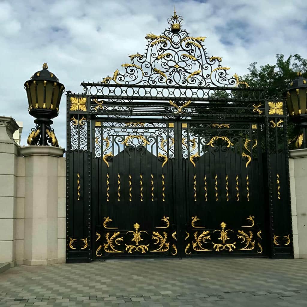 خرید درب حیاط کتیبه دار با شاسی مقاوم