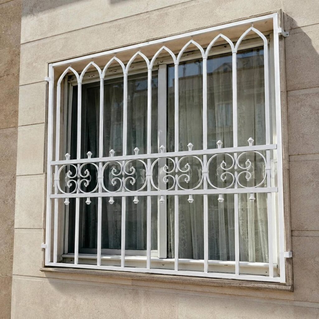 حفاظ پنجره رنگی کوره ای مدل سفید