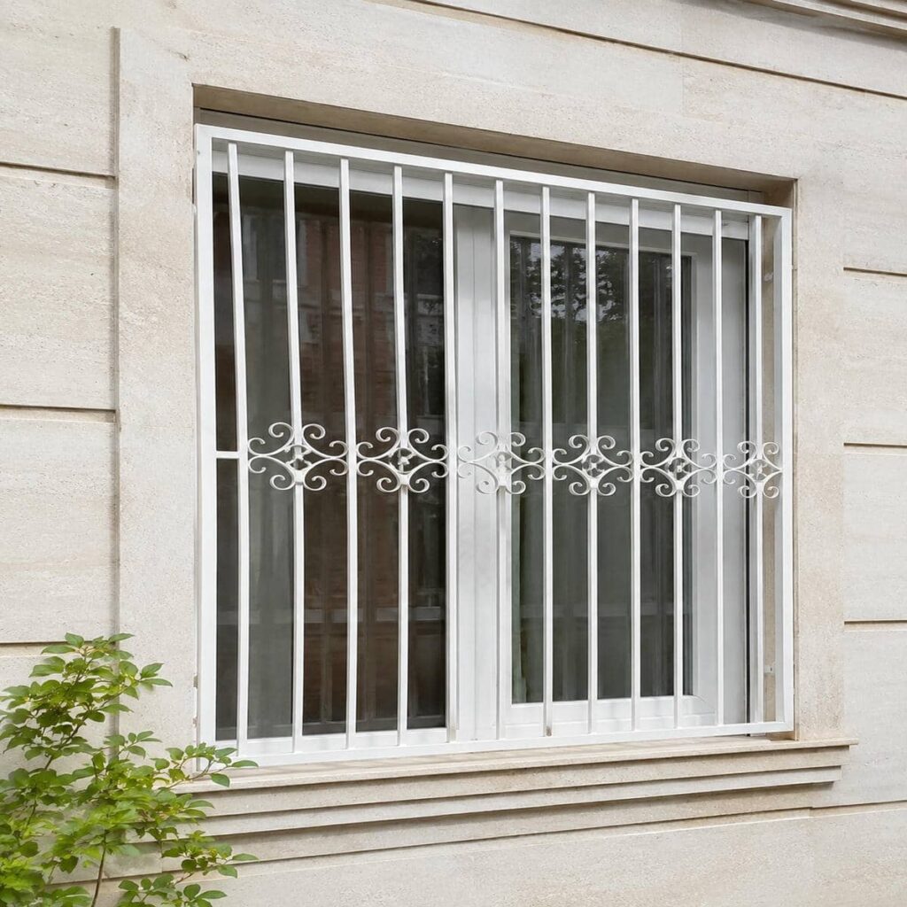 اجرای حفاظ پنجره ویلایی نمای باغ به صورت روکار