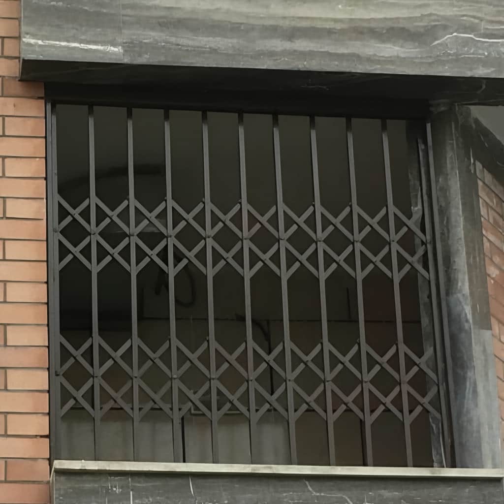 حفاظ پنجره متحرک فرفورژه سفارشی