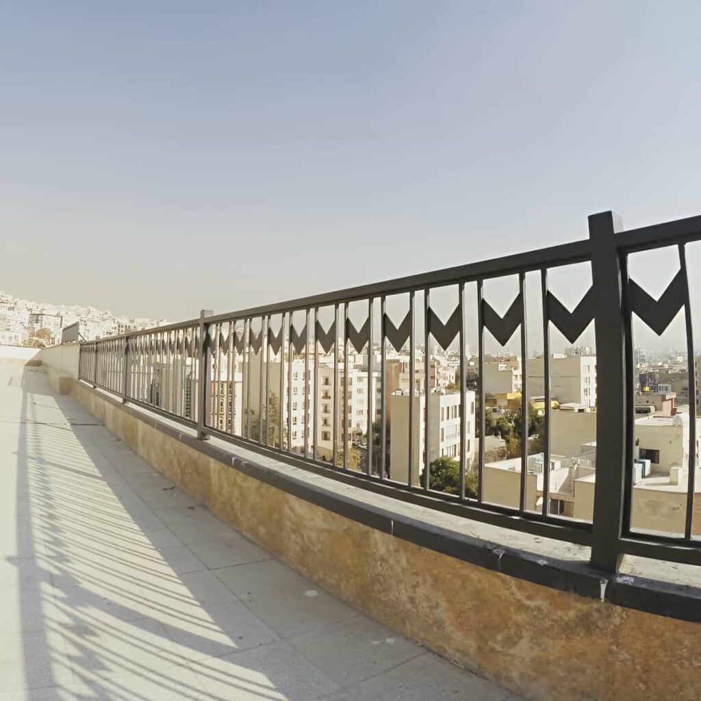 نرده پله آپارتمان با اجرای تخصصی