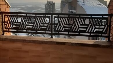 نرده مدرن بالکن با طراحی فلزی هماهنگ