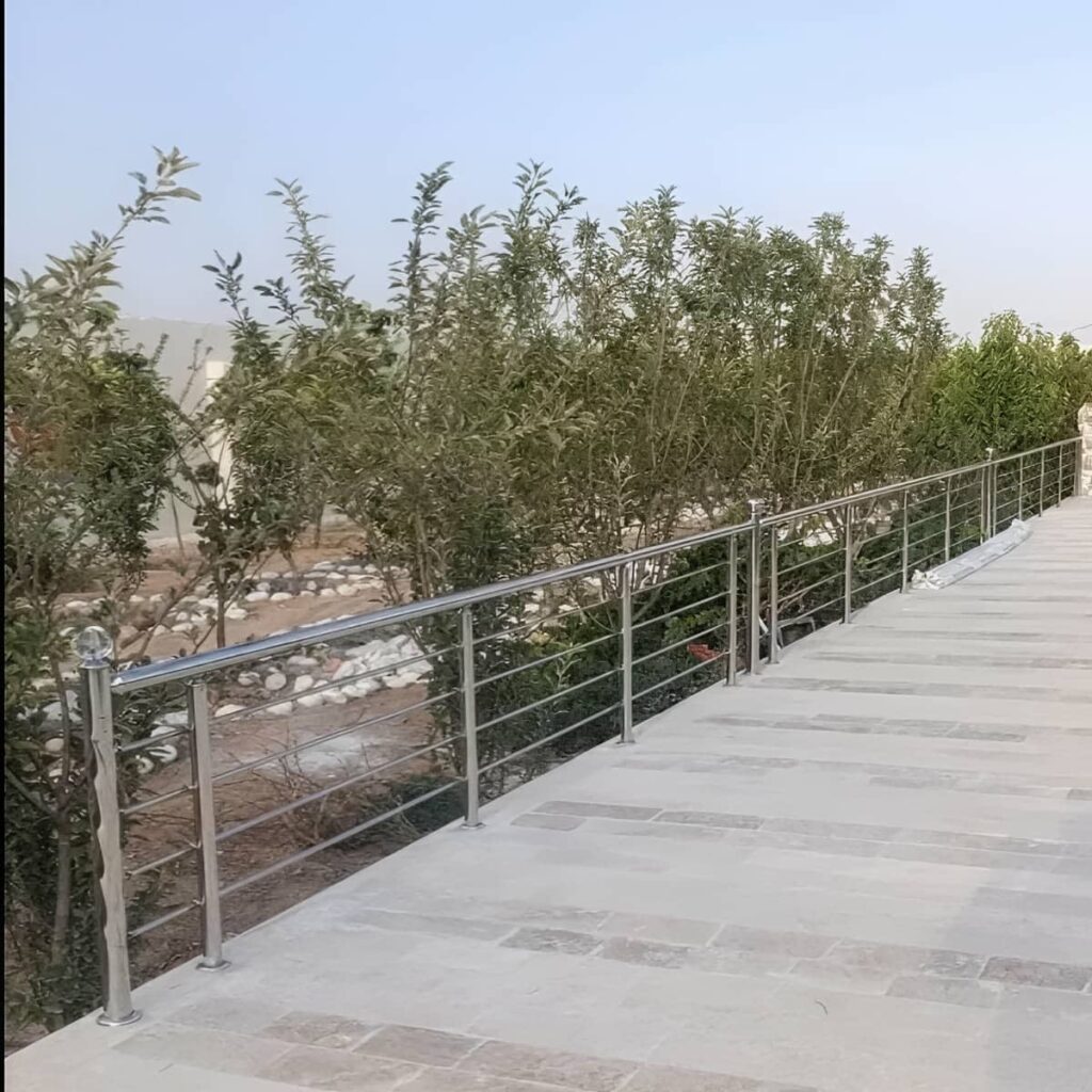 نرده تراس با متریال مقاوم