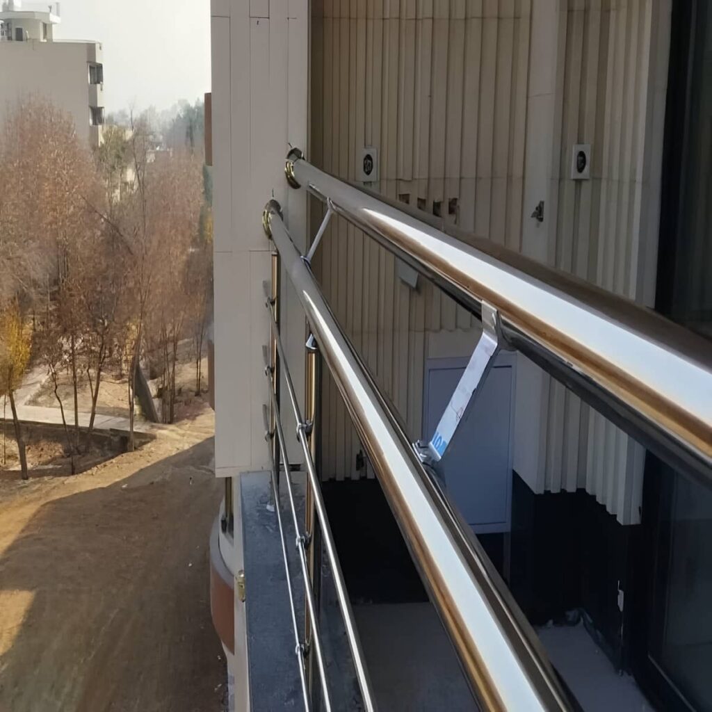 نرده کلاسیک بالکن مناسب فضای تراس