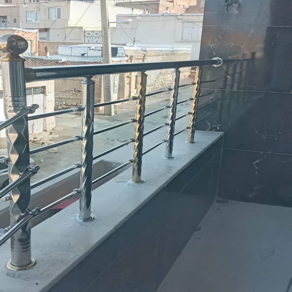 نرده تراس با متریال مقاوم برای فضای بیرونی