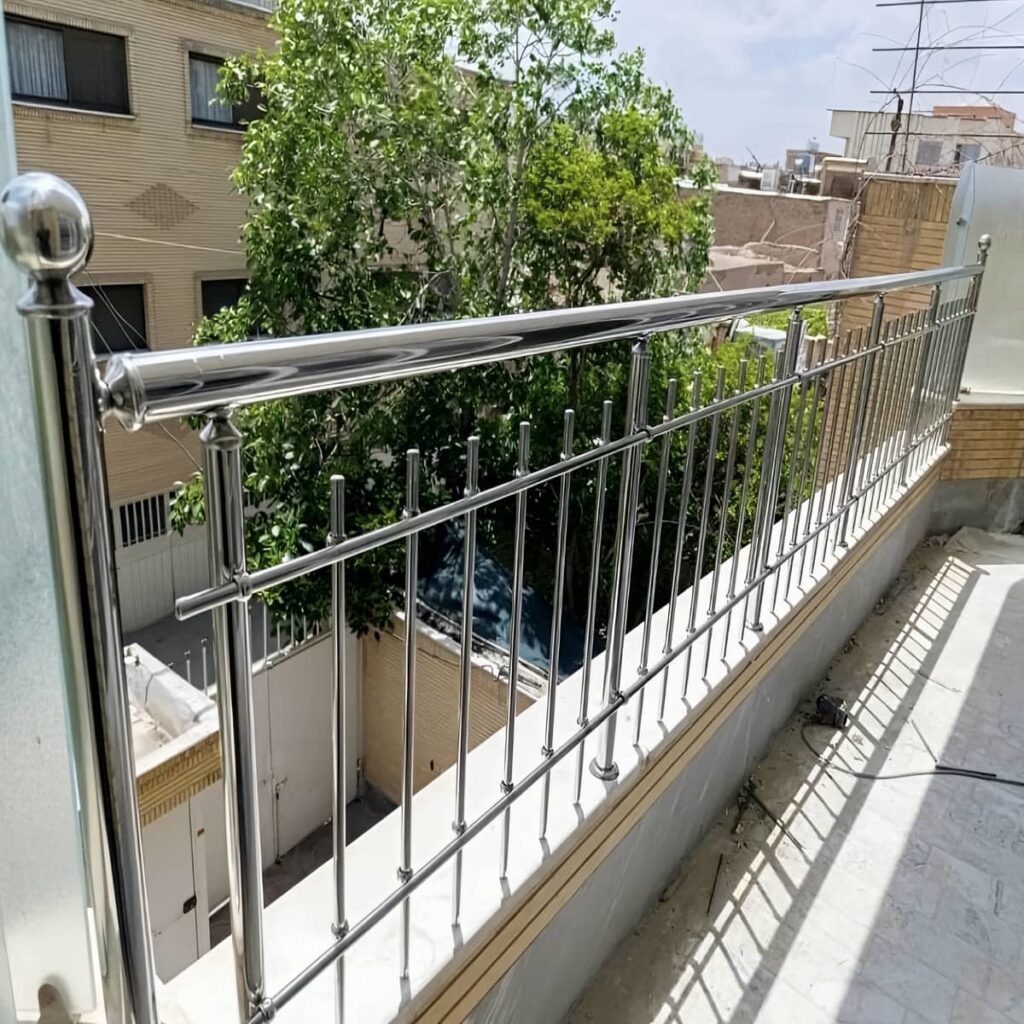 نرده پله کلاسیک مناسب ساختمان دوبلکس
