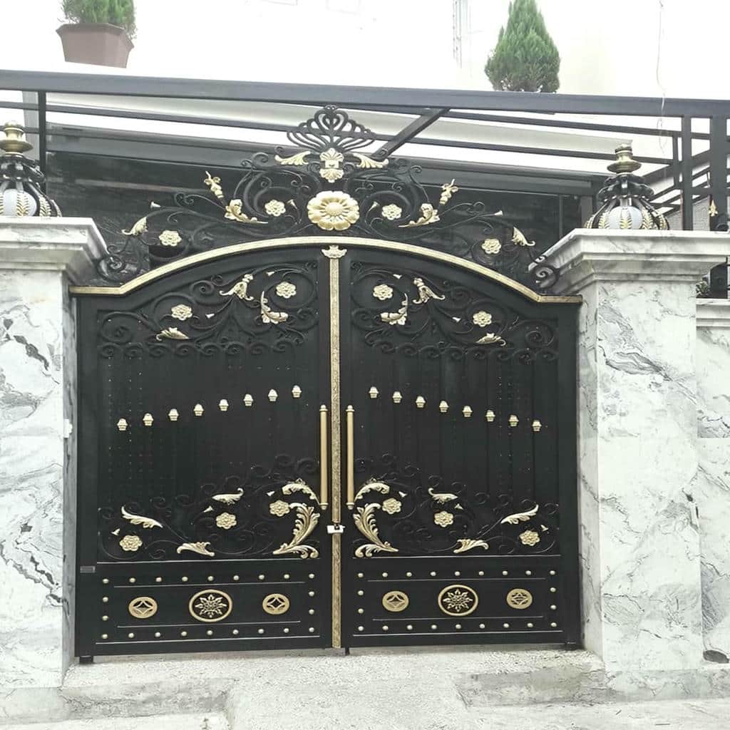 درب پارکینگ با طرح کلاسیک ساختمان