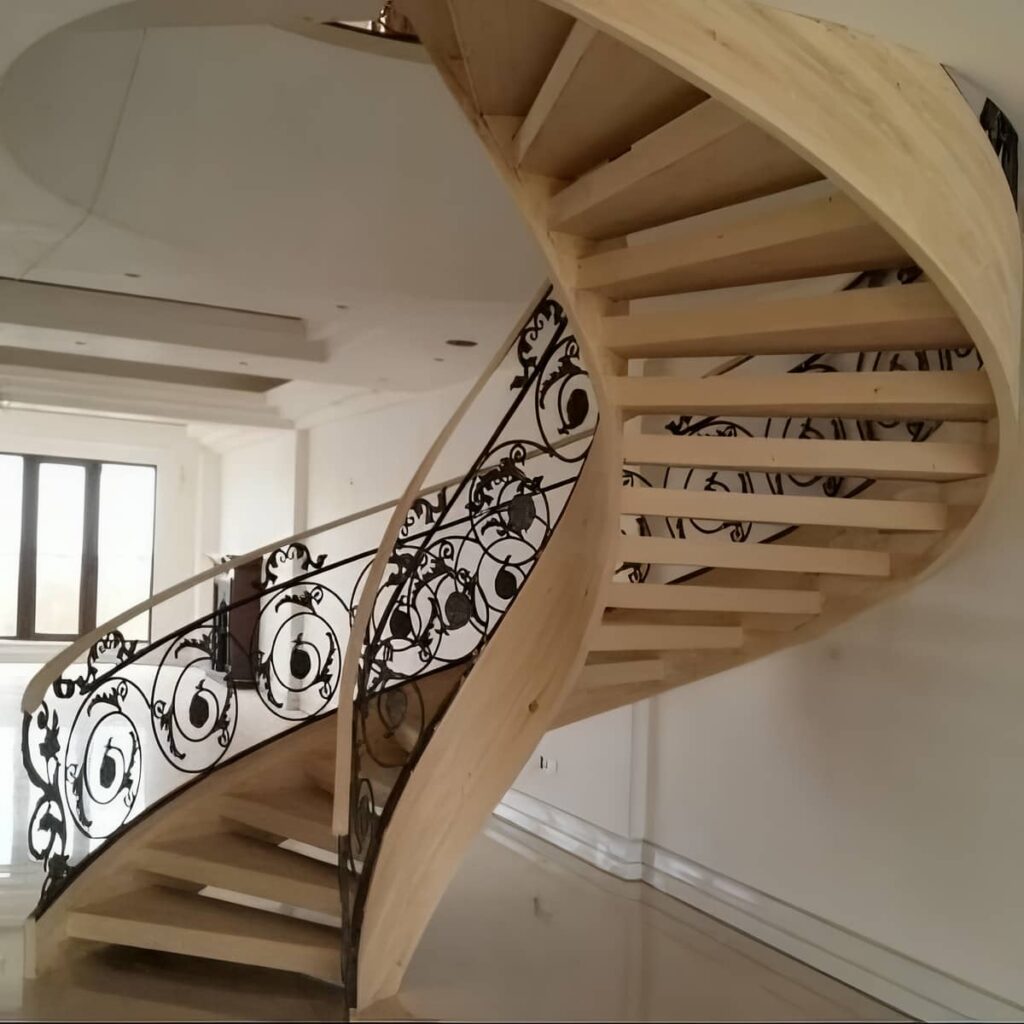 نرده فرفورژه راه پله با طراحی کلاسیک داخلی