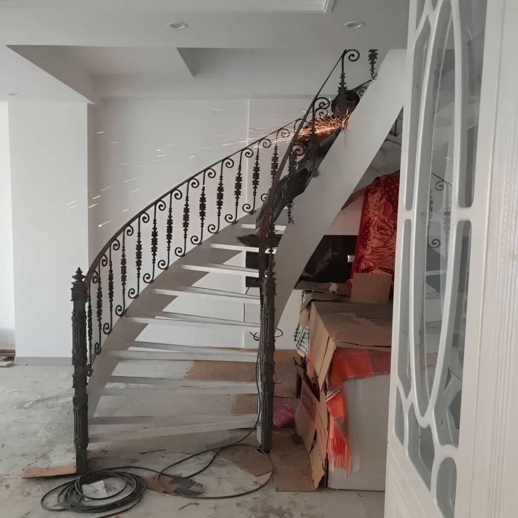 نرده بالکن آپارتمان فلزی تزئینی نرده بالکن آپارتمان فلزی تزئینی