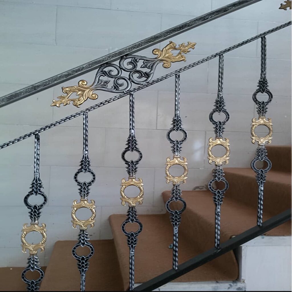 نرده فرفورژه بالکن مناسب مناطق بارانی