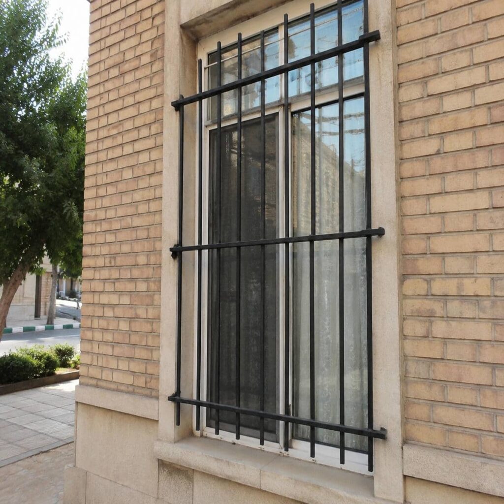 حفاظ پنجره ویلایی فلزی با طراحی مینیمال